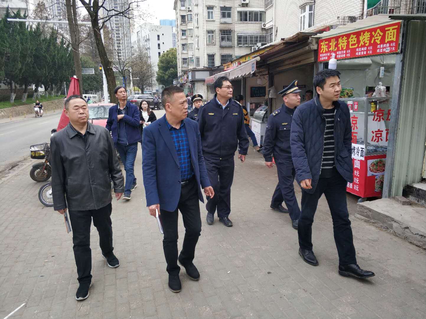 珞南街纪工委书记何勇,珞南街办事处主任陈磊,珞南街道办社区城管中队